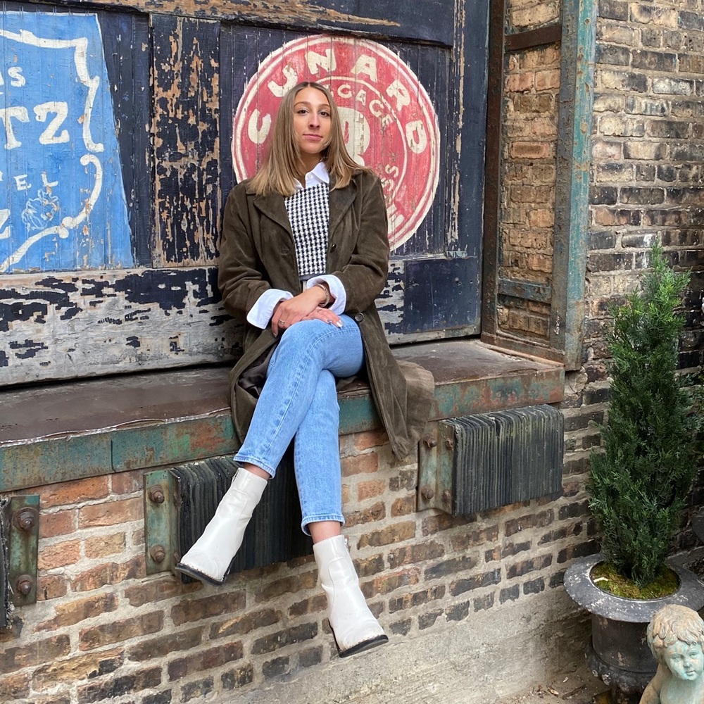 Meet your Posher, Lara